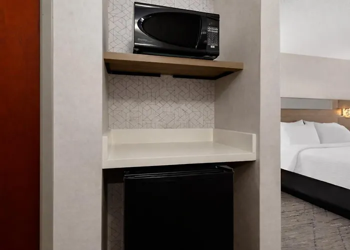 Grove City Hotels With Jacuzzi in Room