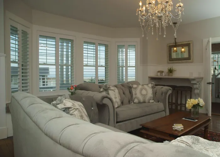 Marginal Way House