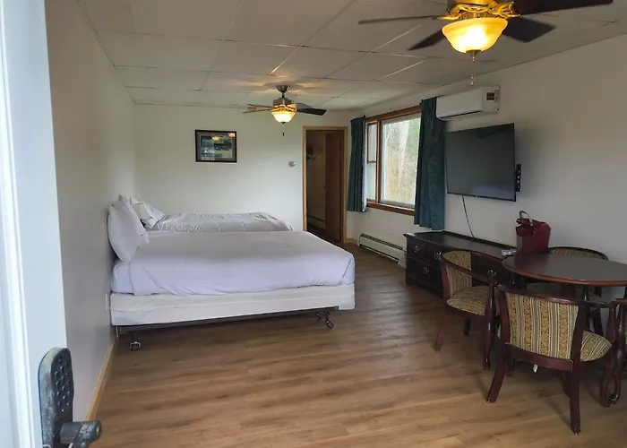 Sara Placid Inn & Suites