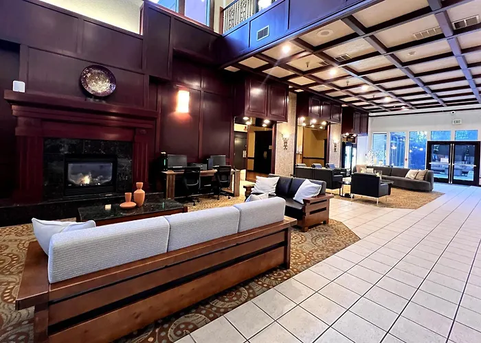Ramada By Wyndham Tukwila Southcenter