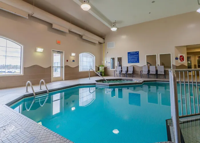 Days Inn & Suites By Wyndham Brandon