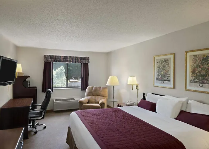 Baymont By Wyndham Whitewater Hotel