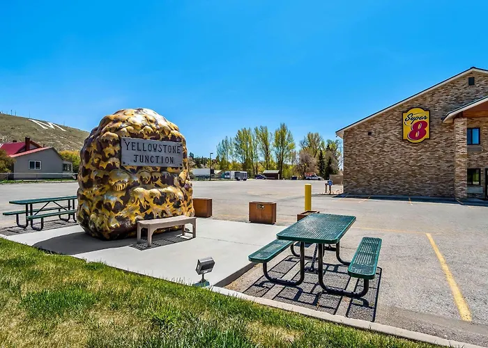 Super 8 By Wyndham Montpelier Hotel