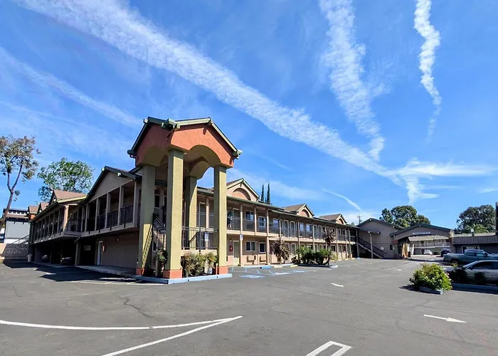Olive Tree Inn & Suites By Howard Johnson Wyndham