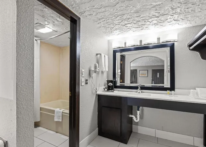 Travelodge Inn & Suites By Wyndham Norman