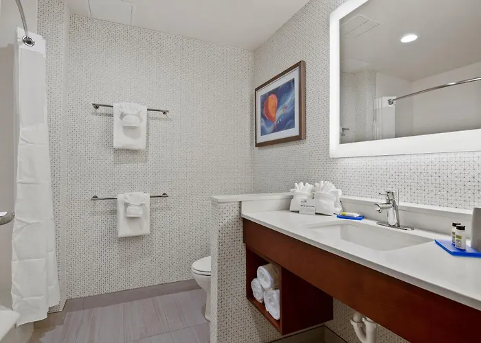 Holiday Inn Express & Suites Orlando- By Ihg