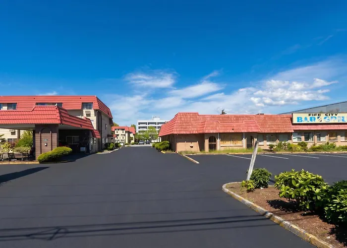Tacoma Port Inn Fife I-5