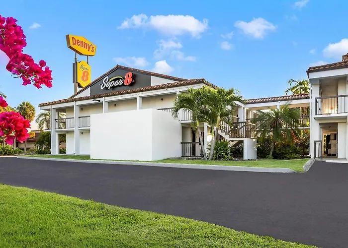 Super 8 By Wyndham Riviera Beach West Palm Beach