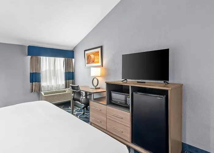 Quality Inn Shawnee North I-40