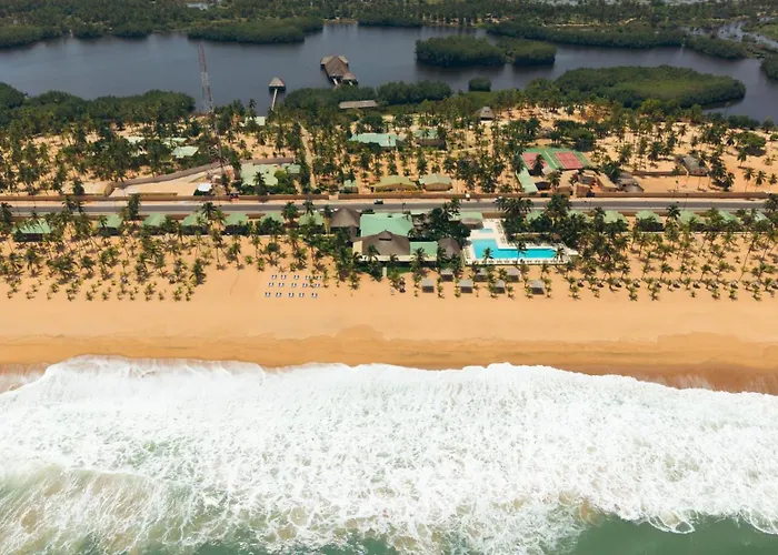 Casa Del Papa Resort Azizacoue