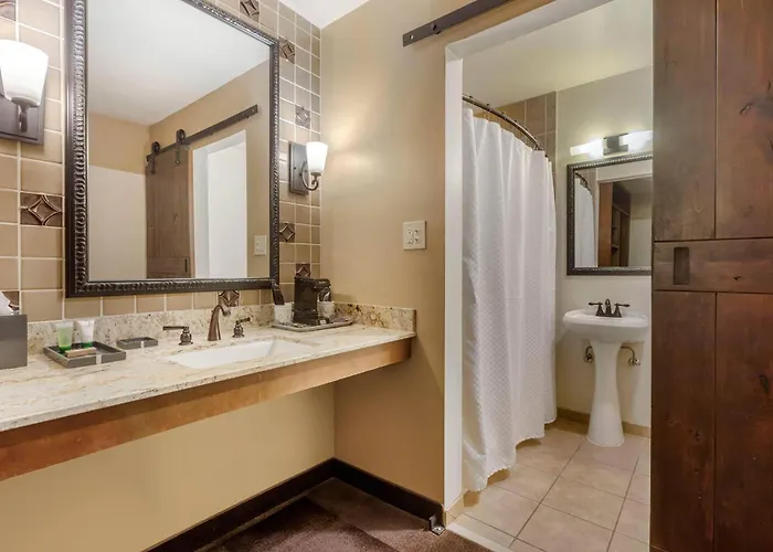 Carlton Oaks Lodge, An Ascend Collection Hotel