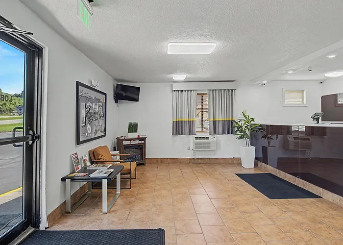 Super 8 By Wyndham Dubuque