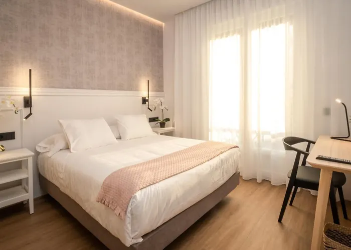 Príncipe de Vergara Rooms by Clabao