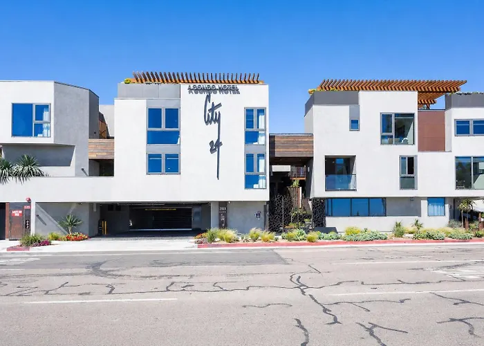 City24 Condo Hotel Little Italy Mission Hills