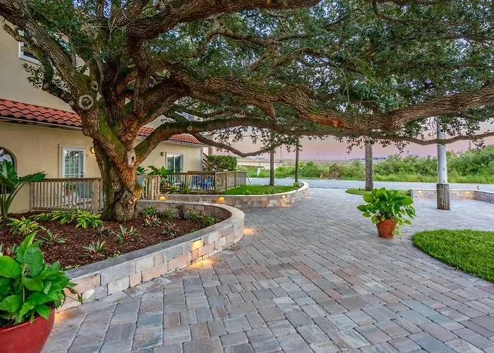 Inn At Camachee Harbor