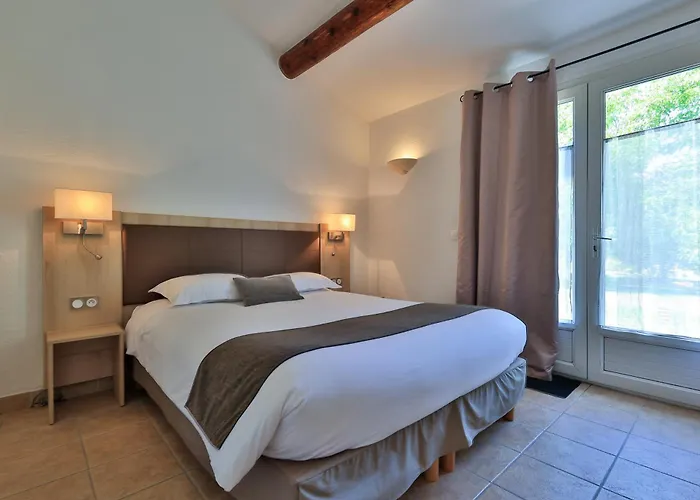 Logis Hôtel&Spa Déjeunez Sous L'Arbre