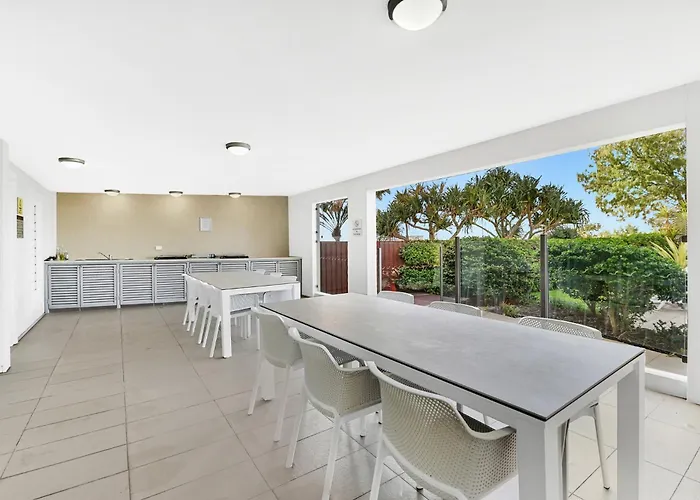 Pacific Plaza Apartments