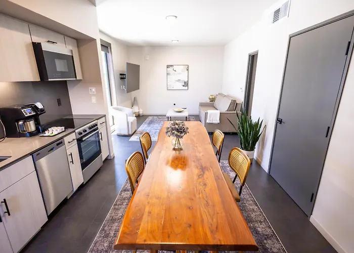 City24 Condo Hotel Little Italy Mission Hills