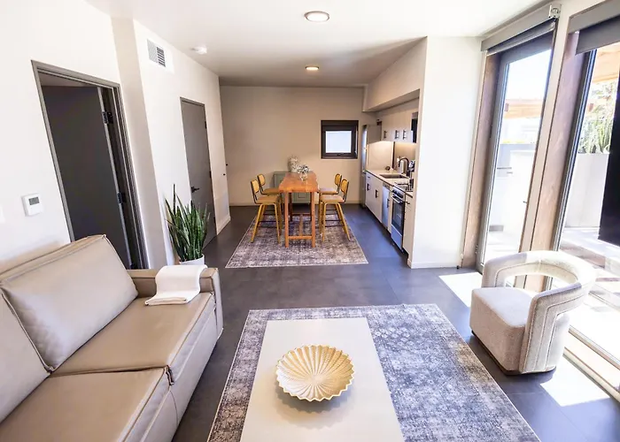 City24 Condo Hotel Little Italy Mission Hills