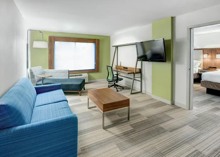 Holiday Inn Express Woodbridge By Ihg