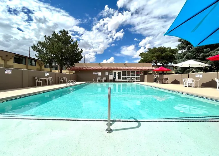 Brentwood Inn & Garden
