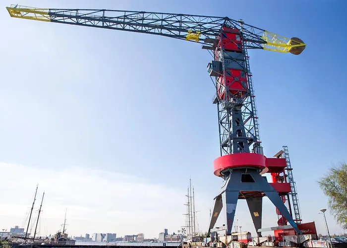 Faralda Crane