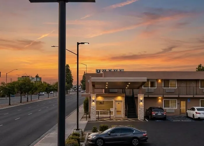 Days Inn By Wyndham Yosemite Area