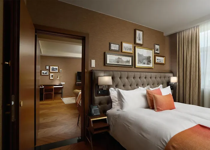 Konsulat , Curio Collection By Hilton