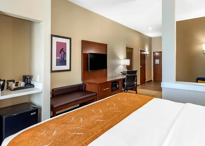 Comfort Suites West