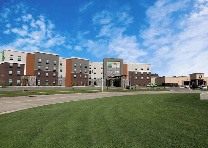 Holiday Inn & Suites - Airport By Ihg