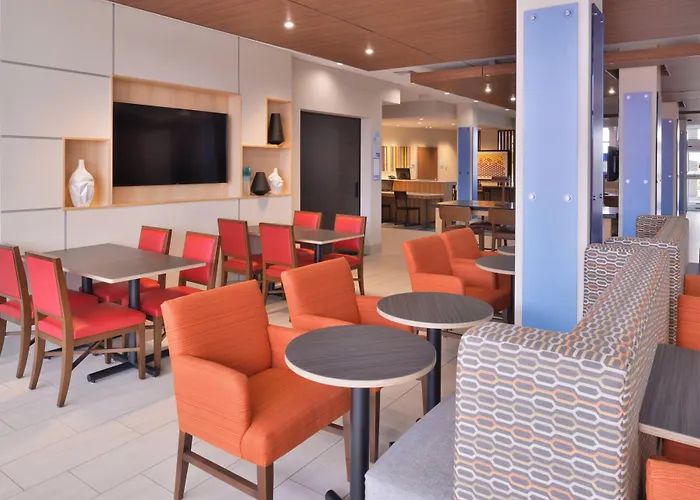 Holiday Inn Express & Suites Madison By Ihg