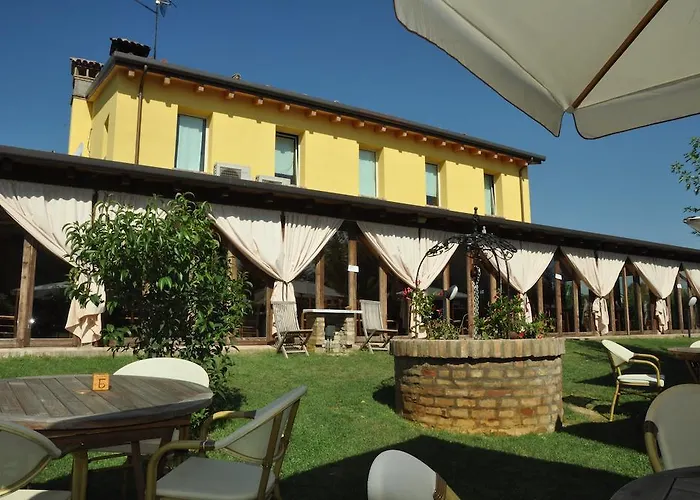 Osteria e Locanda Del Viaggiatore Russi