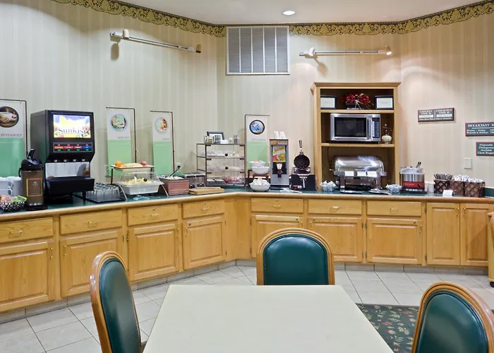 Country Inn & Suites By Radisson, Salina, Ks