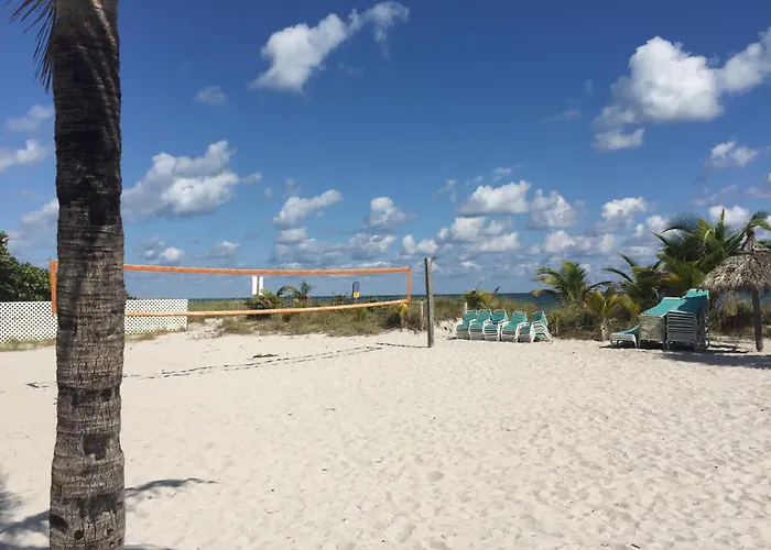 Beach Haus Key Biscayne Contemporary Apartments