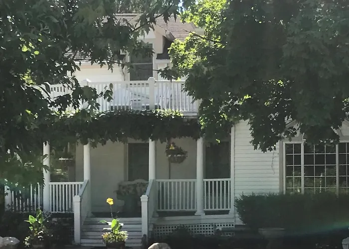 Martha'S Vineyard B & B