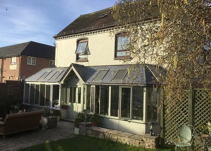 Henwick House Accommodation, Continental Breakfast Included