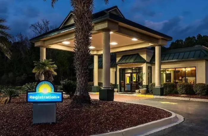 Days Inn By Wyndham Richmond Hill/Savannah