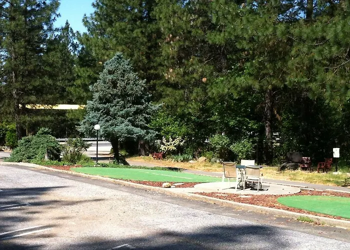Golden Chain Motel