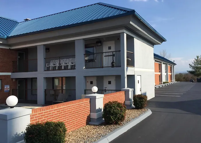 Super 8 By Wyndham Dandridge