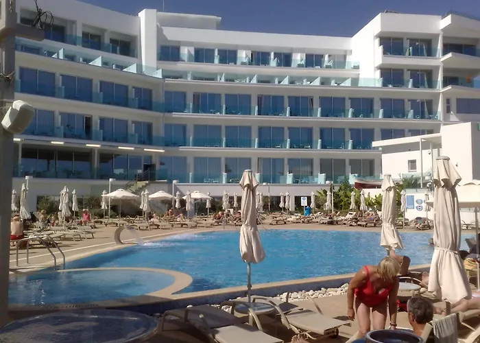 Vrissaki Beach Hotel
