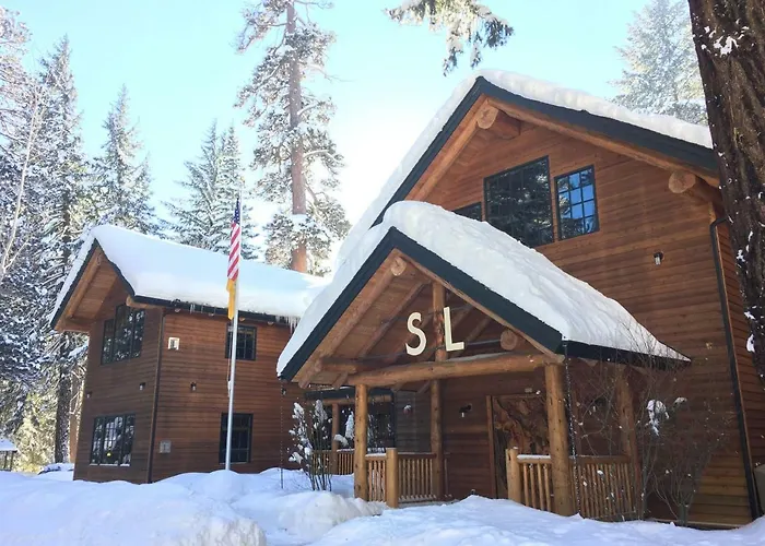 The Suttle Lodge & Boathouse