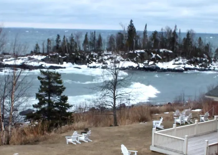 Cove Point Lodge
