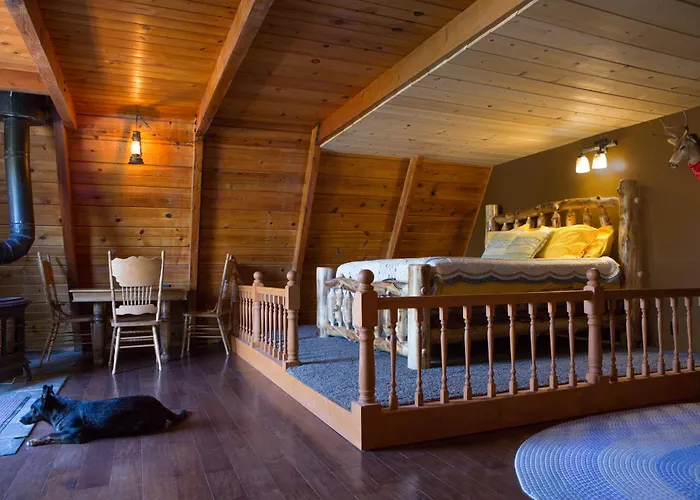 Hicksville Pines Chalets & Motel