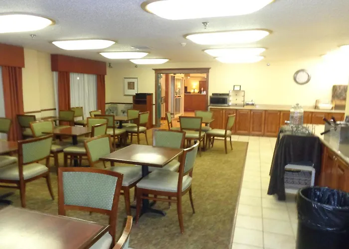 Country Inn & Suites By Radisson Bismarck Waterpark